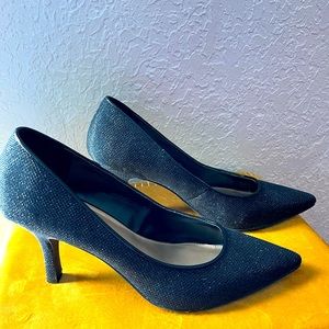 Black shimmer size 10 pumps